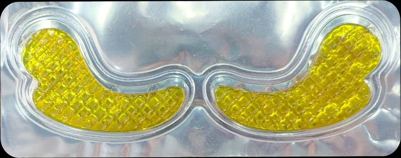 Gold cooling gel patches in sealed tray